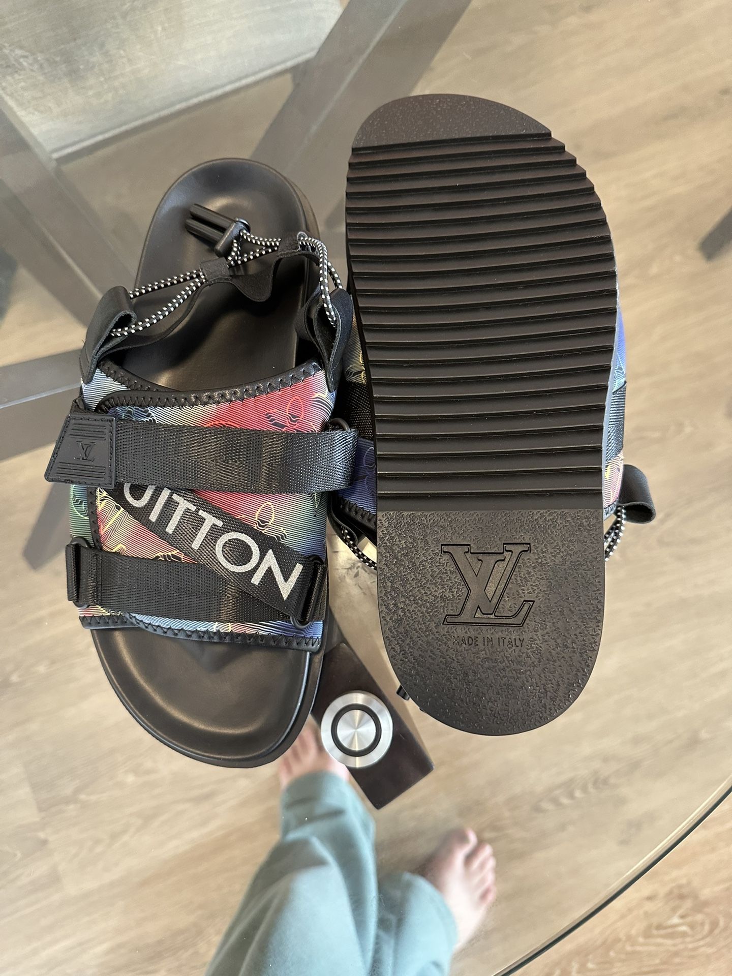 LV Louis Vuitton Bom Dia Flat Comfort Mule Sandals for Sale in City Of  Industry, CA - OfferUp