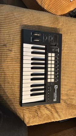The Novation Launchkey 25