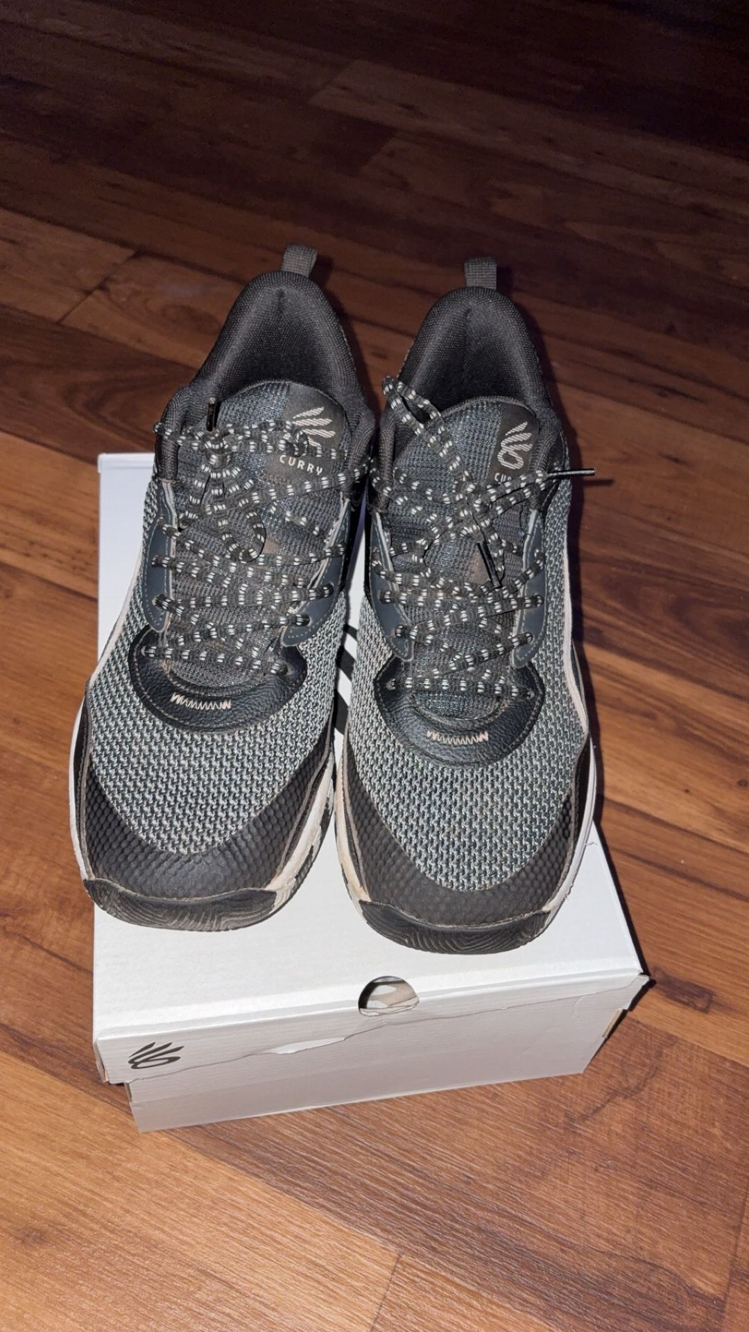 Mens Steph Curry’s size 11.5