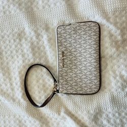 Michael Kors Zip Wristlet
