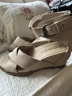 Darling Sorel  Light Tan/ Beige suede sandals  Sz 7 Wedge Heel 