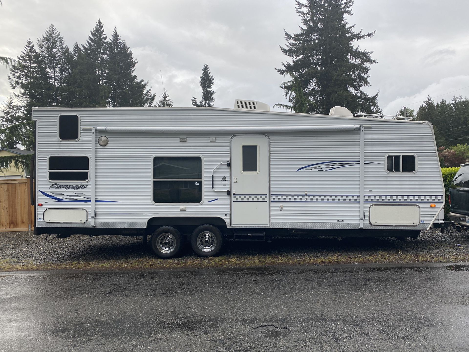 2006 Nomad Rampage Toy Hauler 30ft roof air and awning