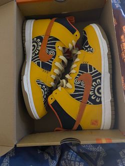 Nike dunk men 8 , women 9.5