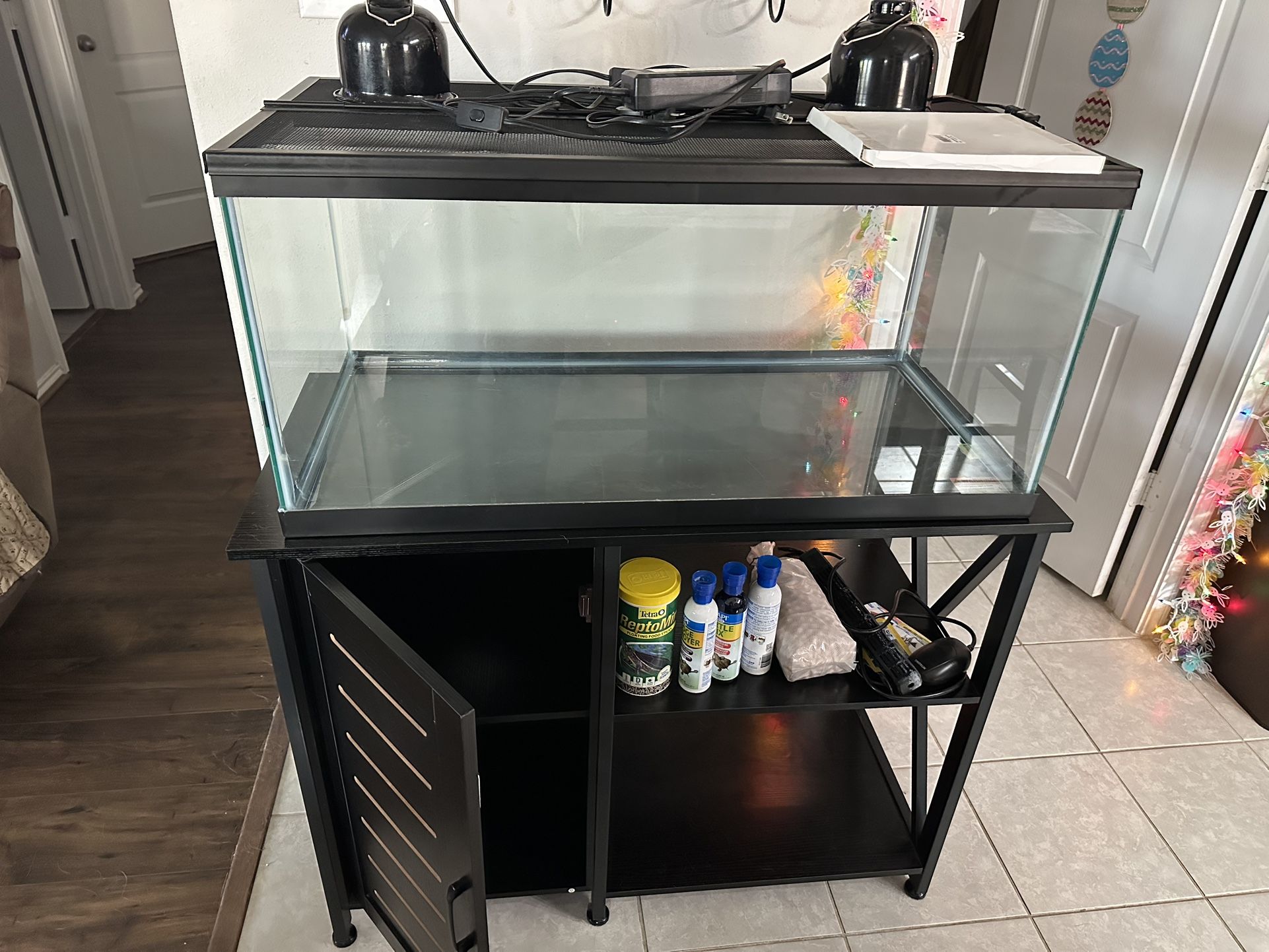 Lg. Glass Aquarium W/ Folding Mesh Top