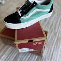 Vans Size 9 (New)