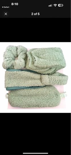 Cozy Set w/ Sleep Mask, Spa Headband, Scrunchie & Crew Socks - One Size - Green