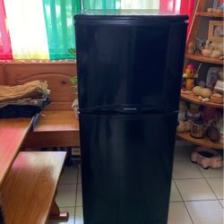 Frigidaire Refrigerator freezer Like New Condition