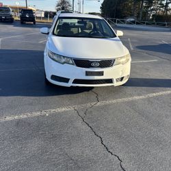 Flawless White 2013 Kia Forte Excellent Condition 