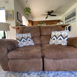 Reclining loveseat