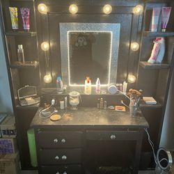 Can’t fit in the house!!  Make An Offer!  Custom makeup vanity with Stool! It 