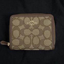 Coach Small Zip Around Wallet in Signature Jacquard