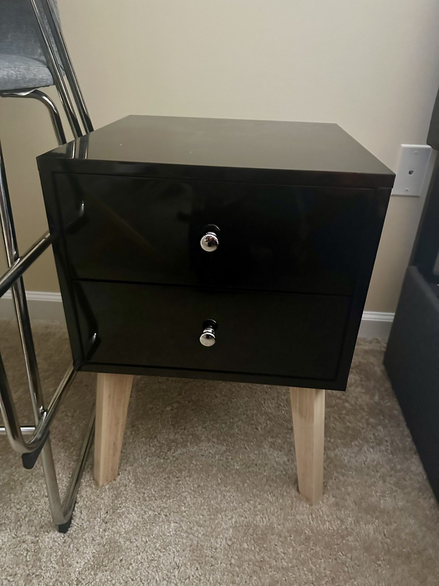 2 Night Stands