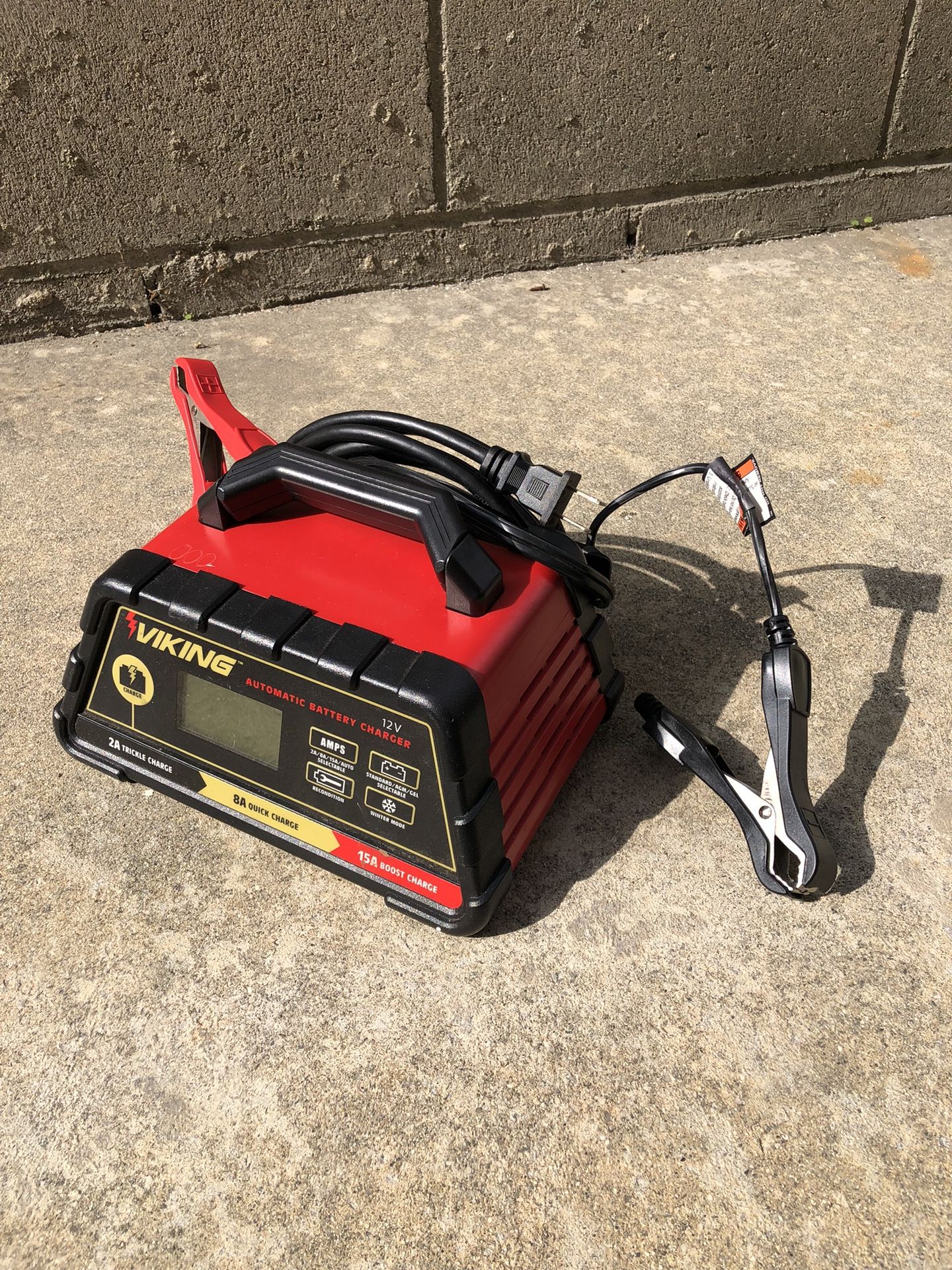 Viking 2/8/15 Amp Automatic Microprocessor Controlled Battery Charger