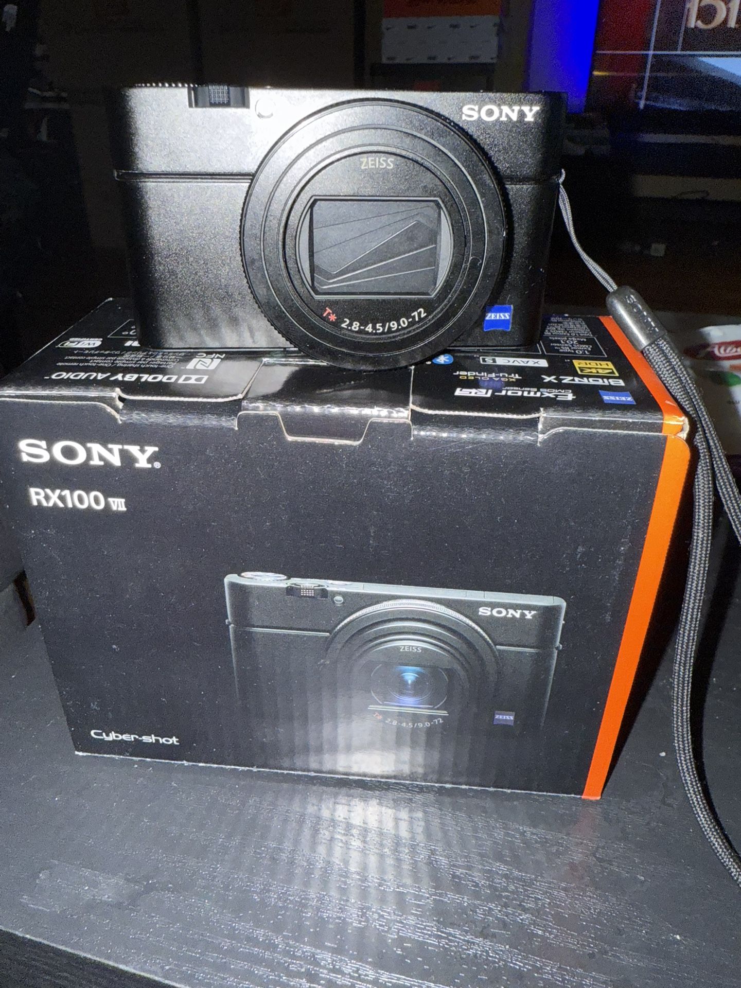 Sony RX100 VII M7 Camera + 3 EXTRA BATTERIES & Leather case