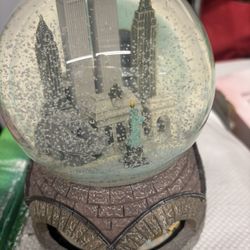 Vintage Musical New York Snow Globe W/ Twin Towers , Sings New Youth 