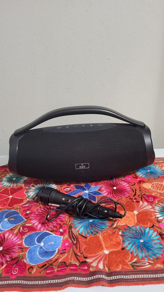 High Quality DWT Bluetooth Speaker with a Microphone 