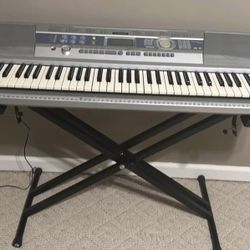 Yamaha Portable Grand DGX-200