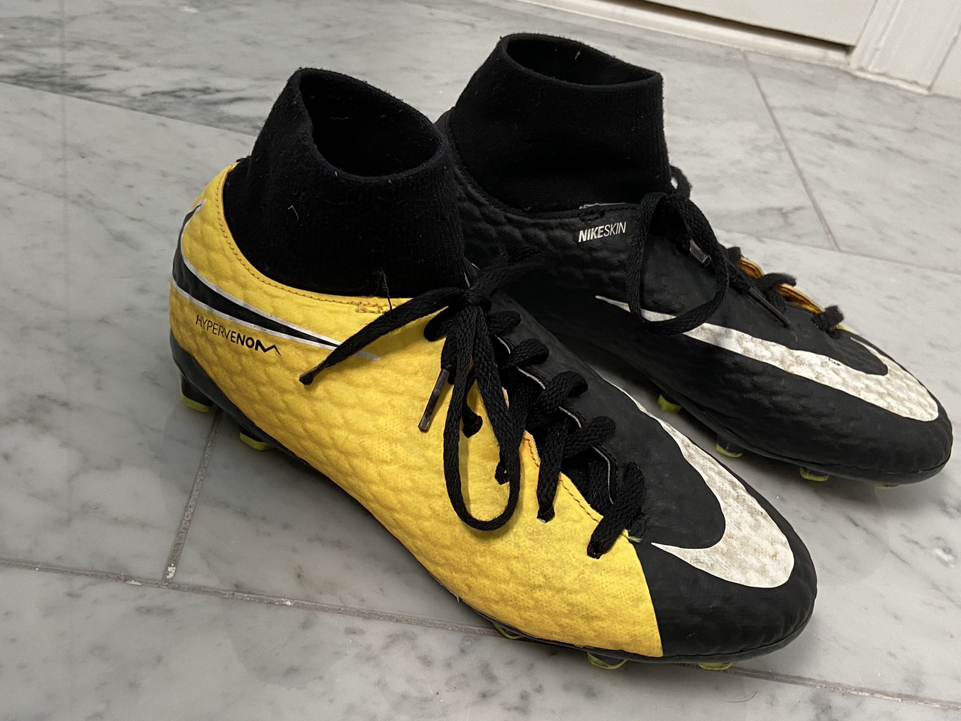Nike black/yellow soccer cleats SIZE 5.5