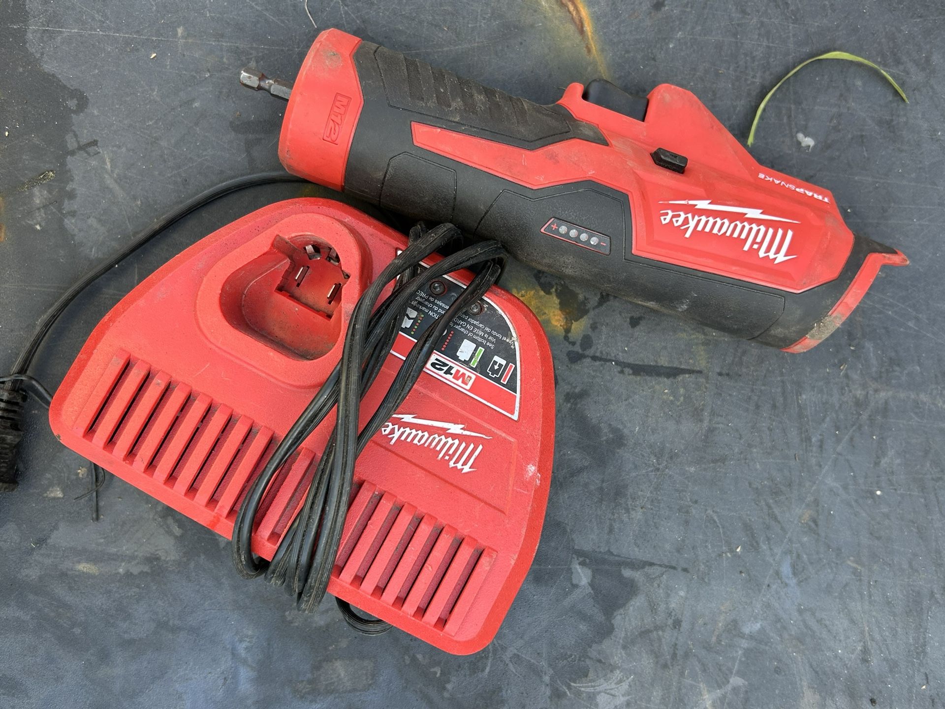 Milwaukee 12 V Snake