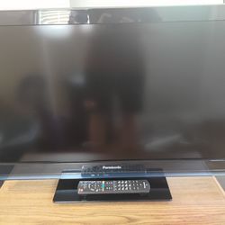 Panasonic TV With Remote