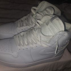 ALL WHITE  JORDAN 1'S 