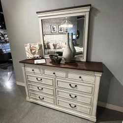 Hillcrest Bedroom Set Queen or King Bed Dresser Nightstand and Mirror WİTH İNTEREST FREE PAYMENT OPTİONS 