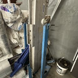Material Lift 25ft 