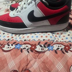 Nikes Size 8.5