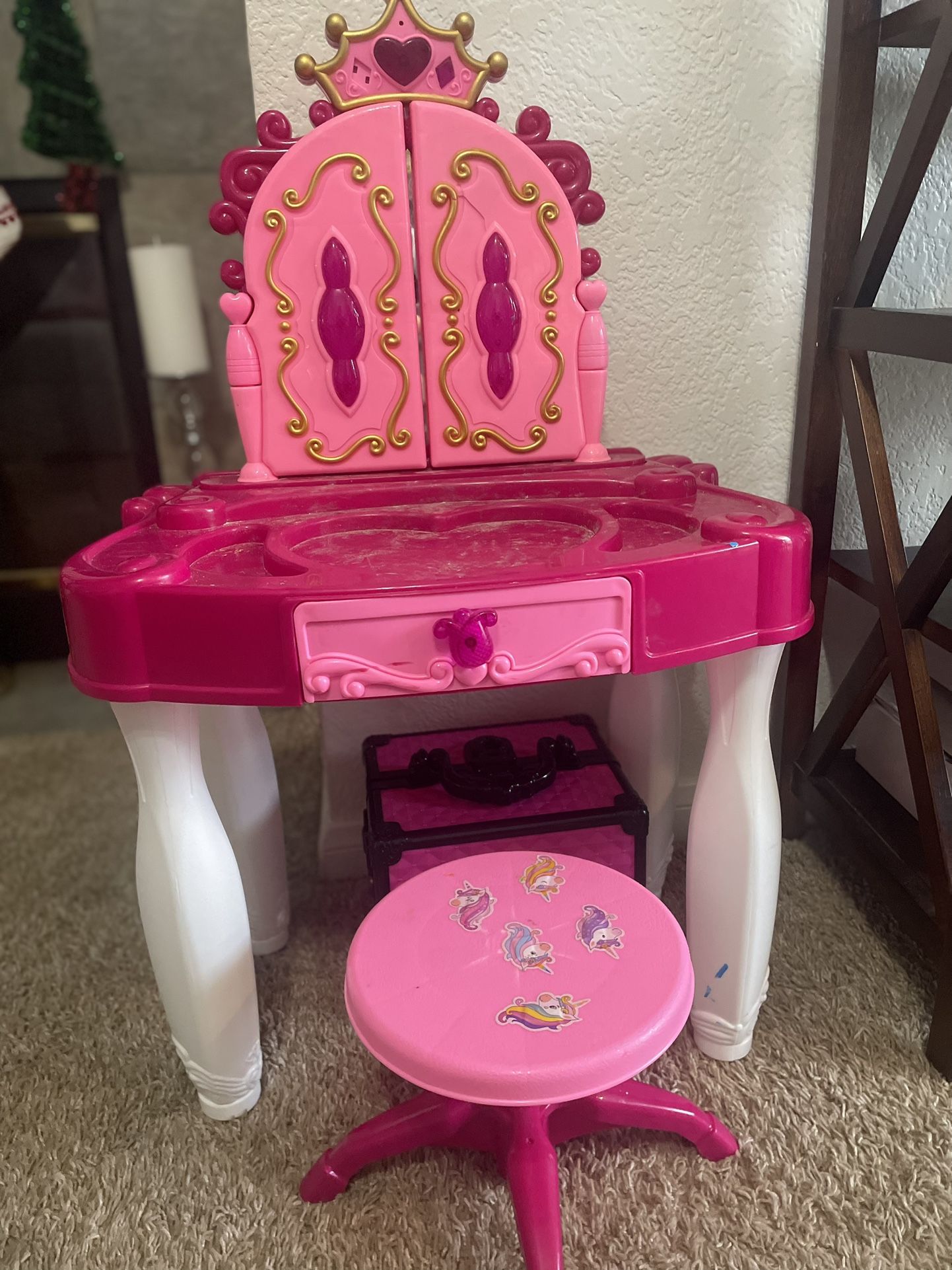 Girl’s Vanity