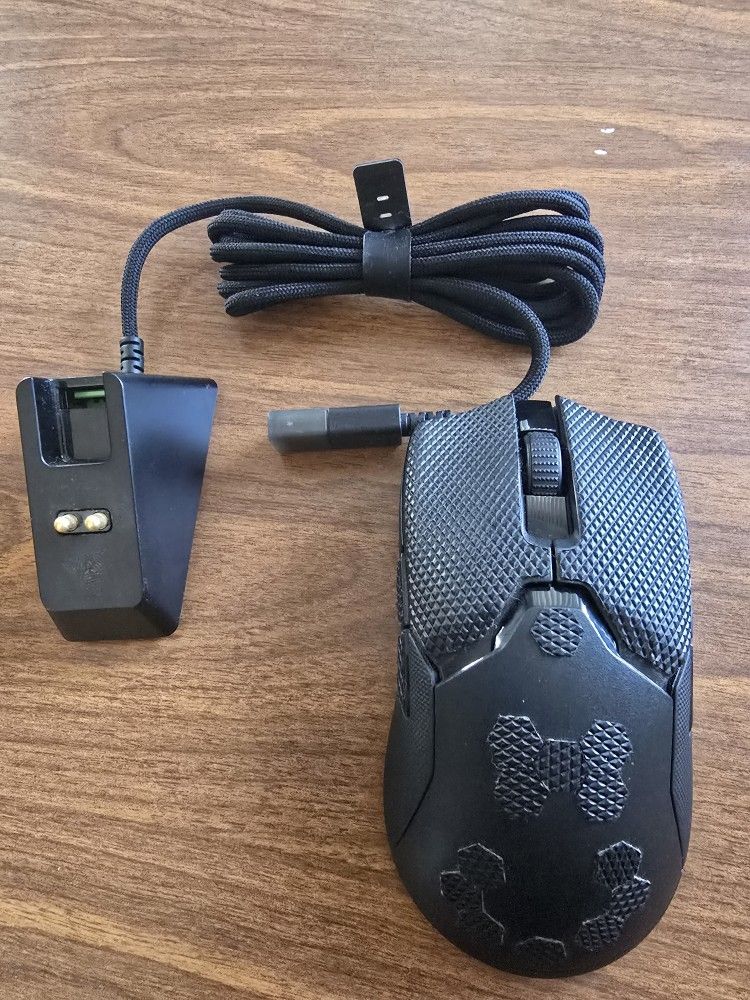 Razer Viper Ultimate With Dock Tape And Skates