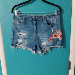 Women's Shorts With Embroidery 