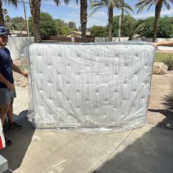Beautyrest Mattress (Queen) + Box Spring included
