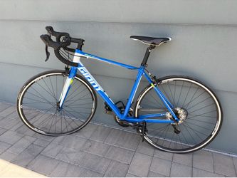 Giant Defy ALUXX Road Bike – Medium - New