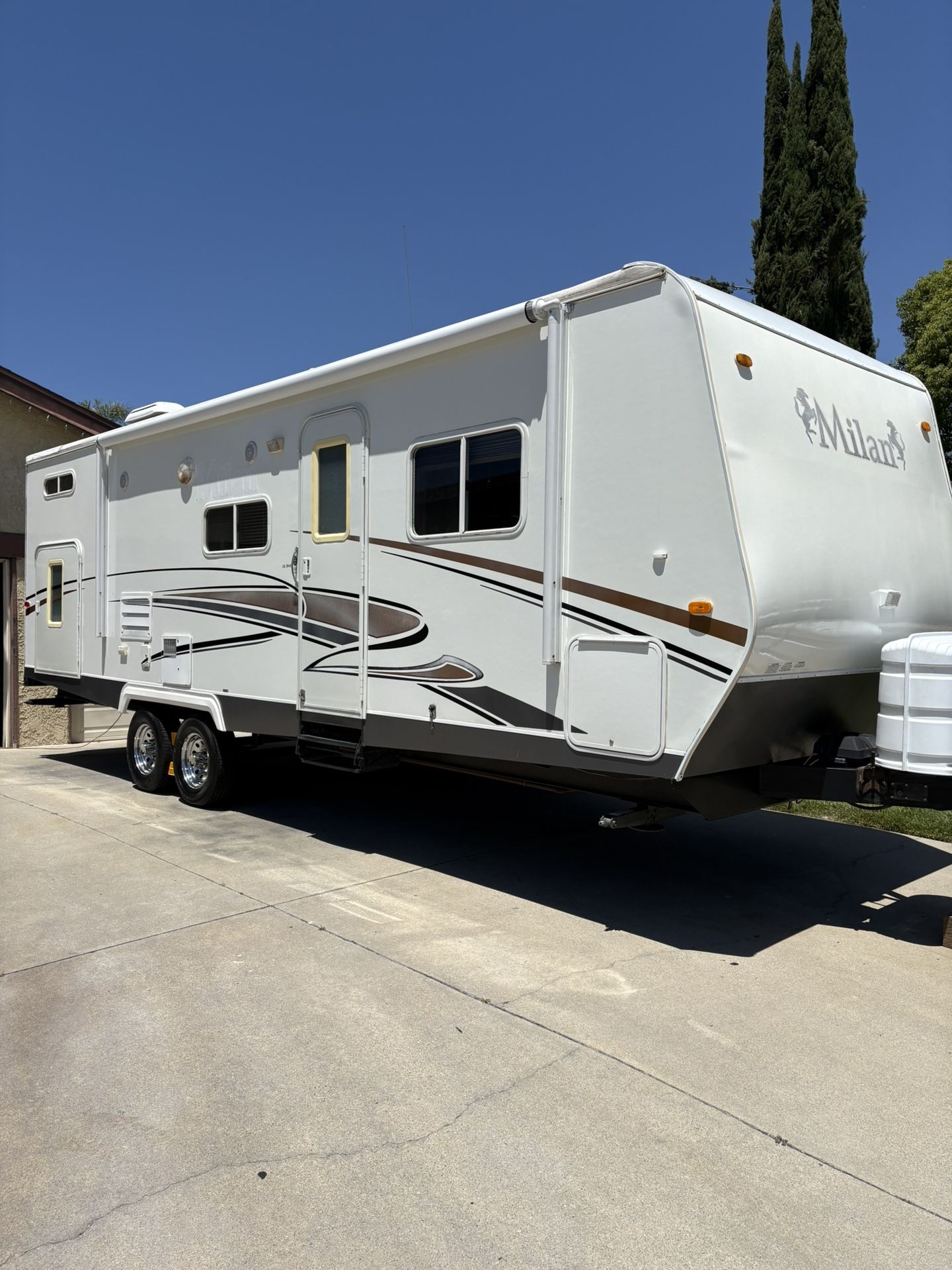 2011 Milan 26ft Travel Trailer With Large Slide