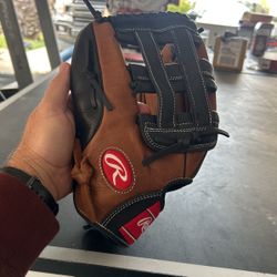 Rawlings 12 3/4” Glove For Left Handed Thrower