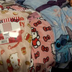 hello Kitty, Blanket ( Please Read Description )
