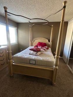 $200! Moving! Must go!!! SOLID WOOD QUEEN BEDROOM SET – EXCELLENT CONDITION