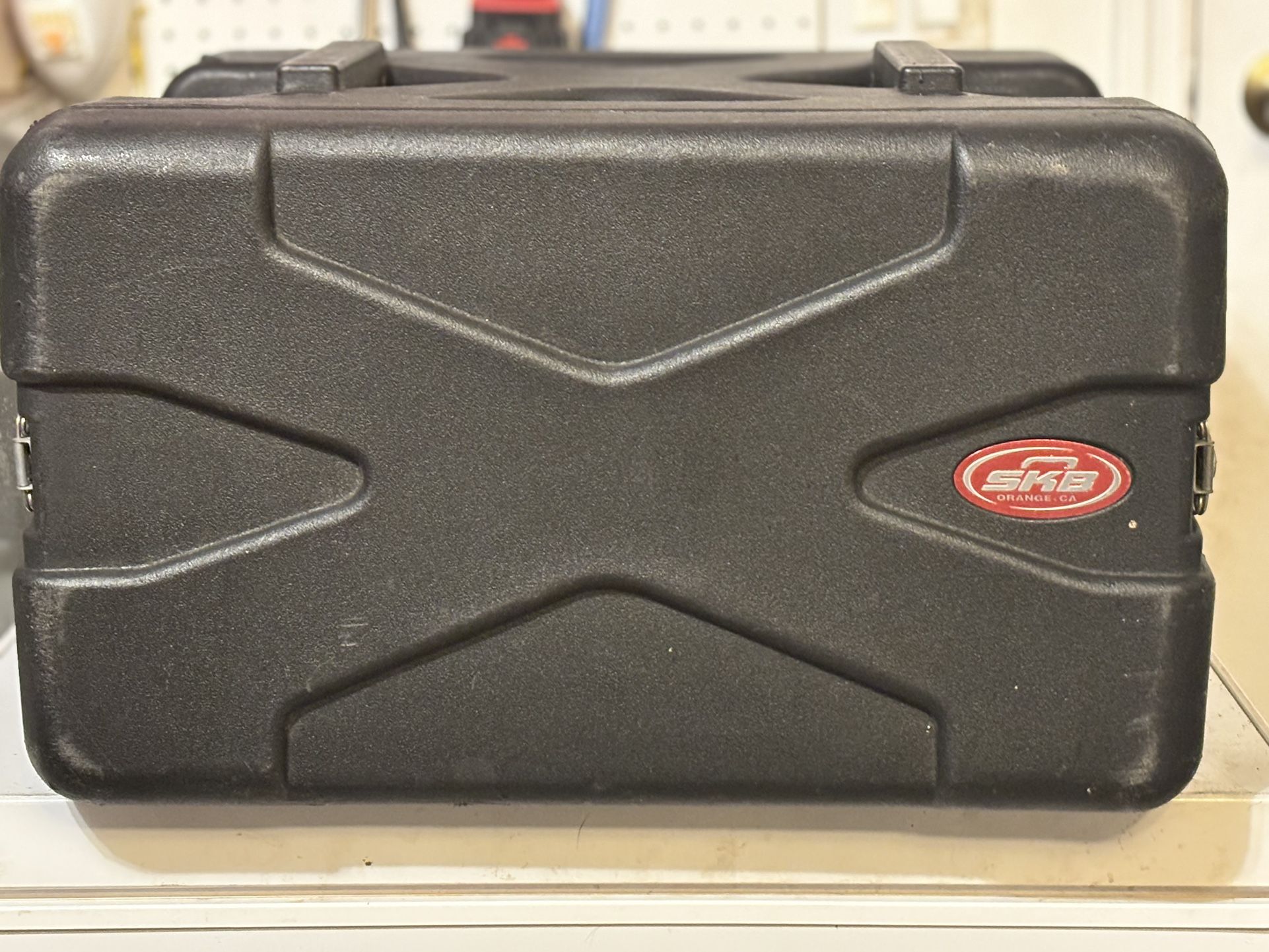 SKB 1SKB-R908U20 20" Deep 8 Space Rack Case