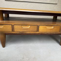 Coffee Table  - Tons of Storage!!