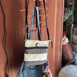 Tommy Hilfiger Purse 30 Dollars Leather Fossil Purse 30 Dollars 