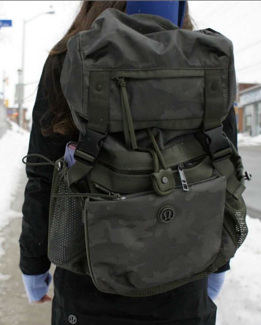 Lululemon Travelling Yogini Rucksack Backpack Savasana Camo Fatigue Green Travel Bag Yoga Mat