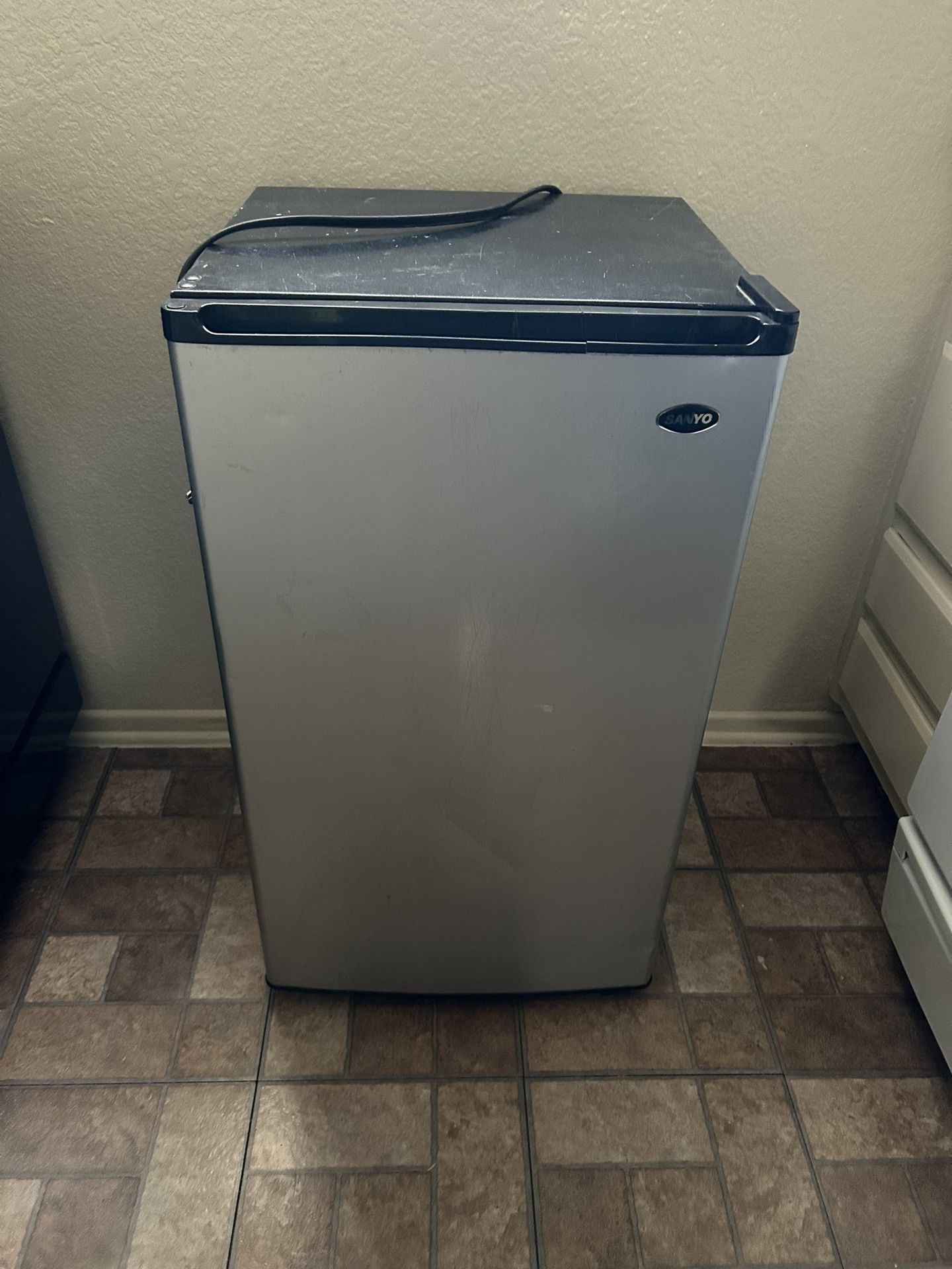Mini Fridge 