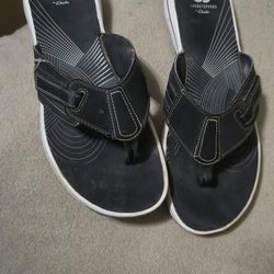 Woman's  "Clarks" 7.5 Sandals $8
