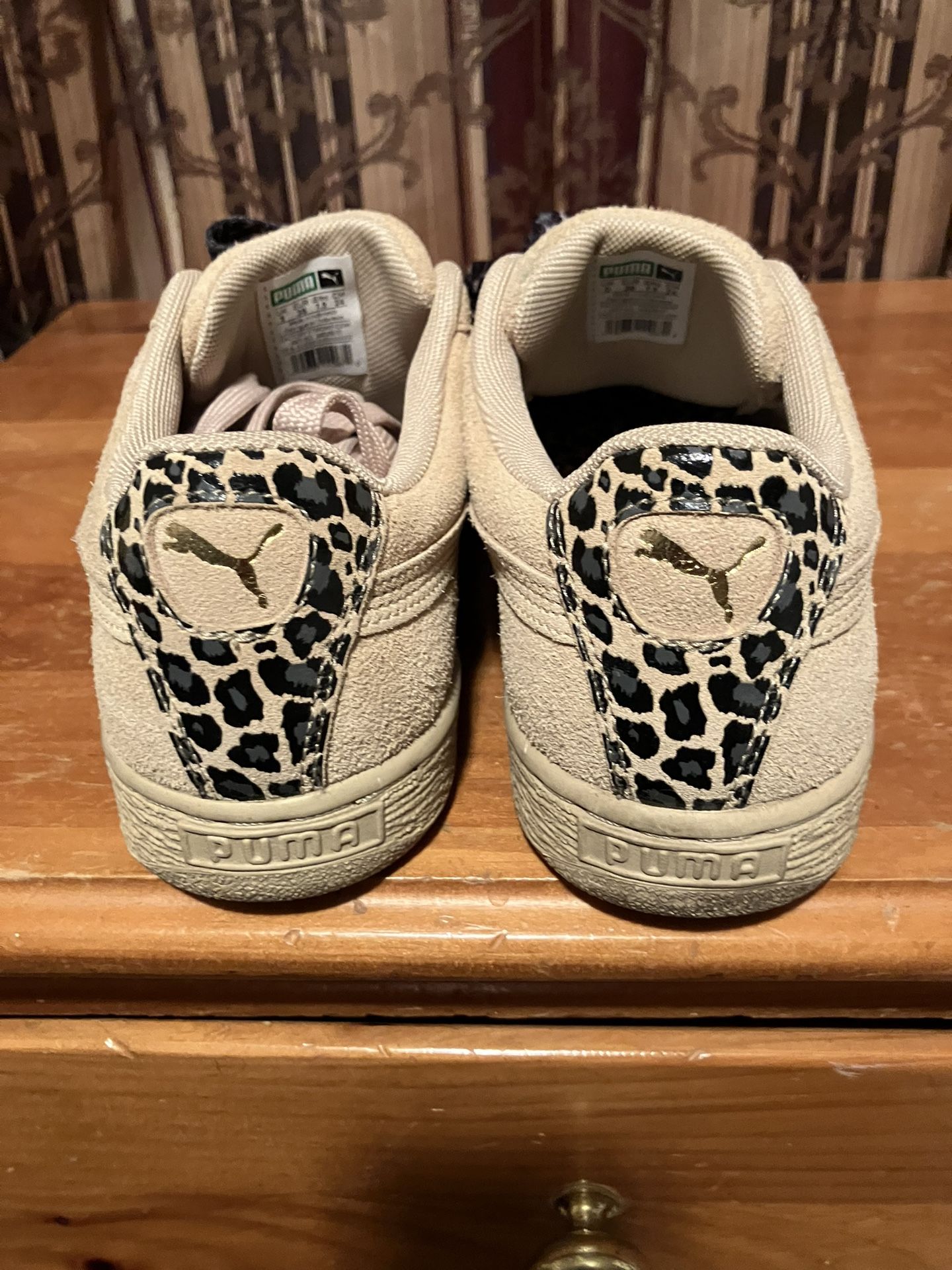 Womens Beige Pumas