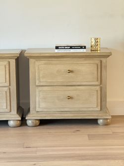 Thomasville large nightstands set