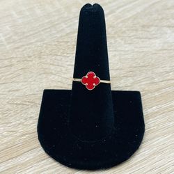 14K Yellow Gold Clover Ring (Red)