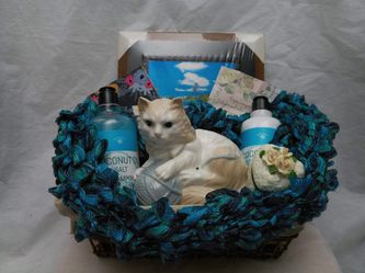 MOTHER'S DAY BLUE CAT BASKET