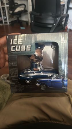 Ice cube bobblehead