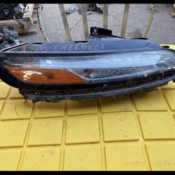 2015 Jeep Cherokee RH Side headlight