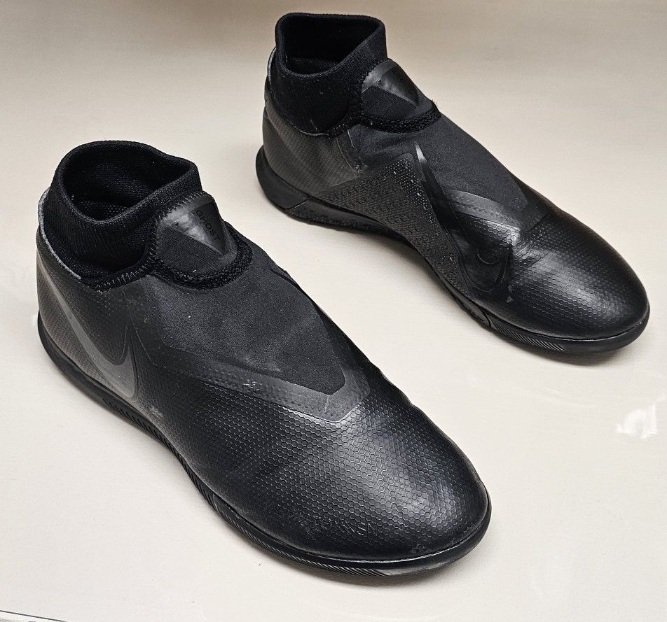 Nike Phantom Vision Academy DF IC AO3290-001 Futsal Indoor Soccer Ghost Laces
Size 6.5. From non smoking pet free home. Will ship out same/ next day.